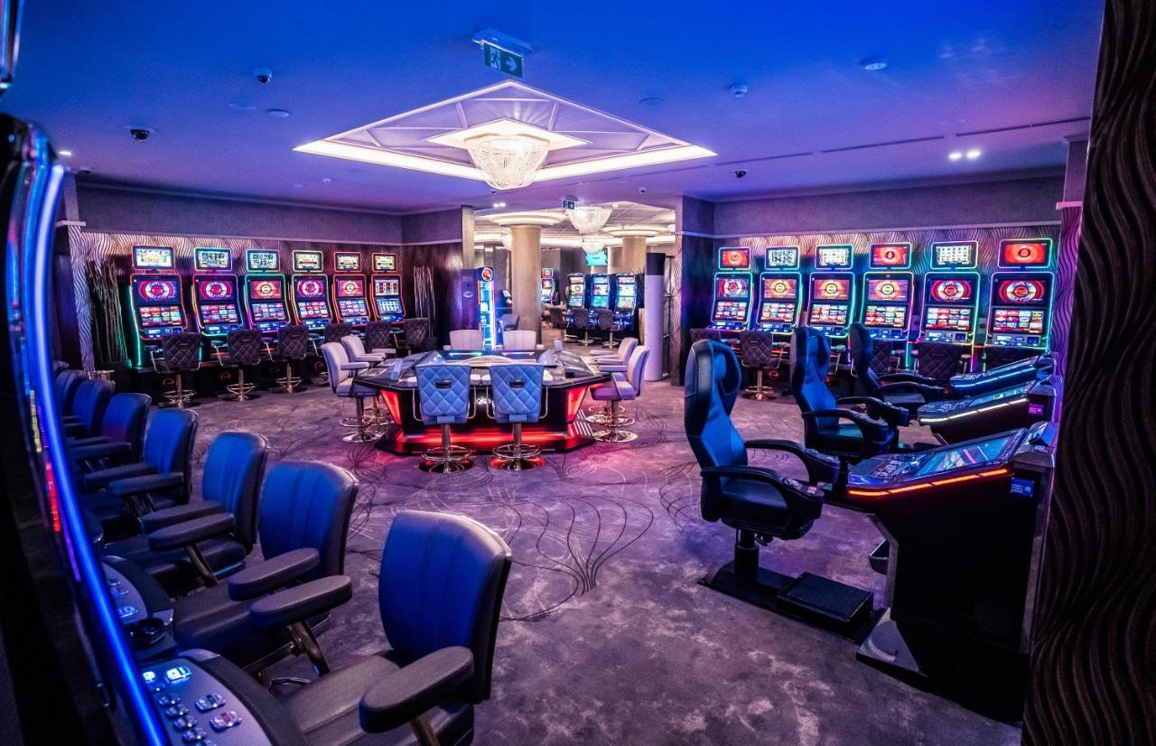 Komárno Hotel Europa מראה חיצוני תמונה