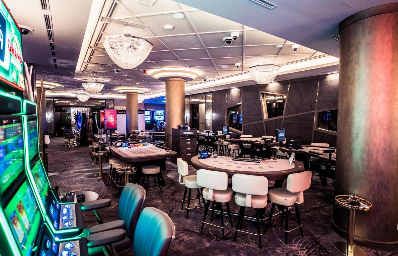 Komárno Hotel Europa מראה חיצוני תמונה