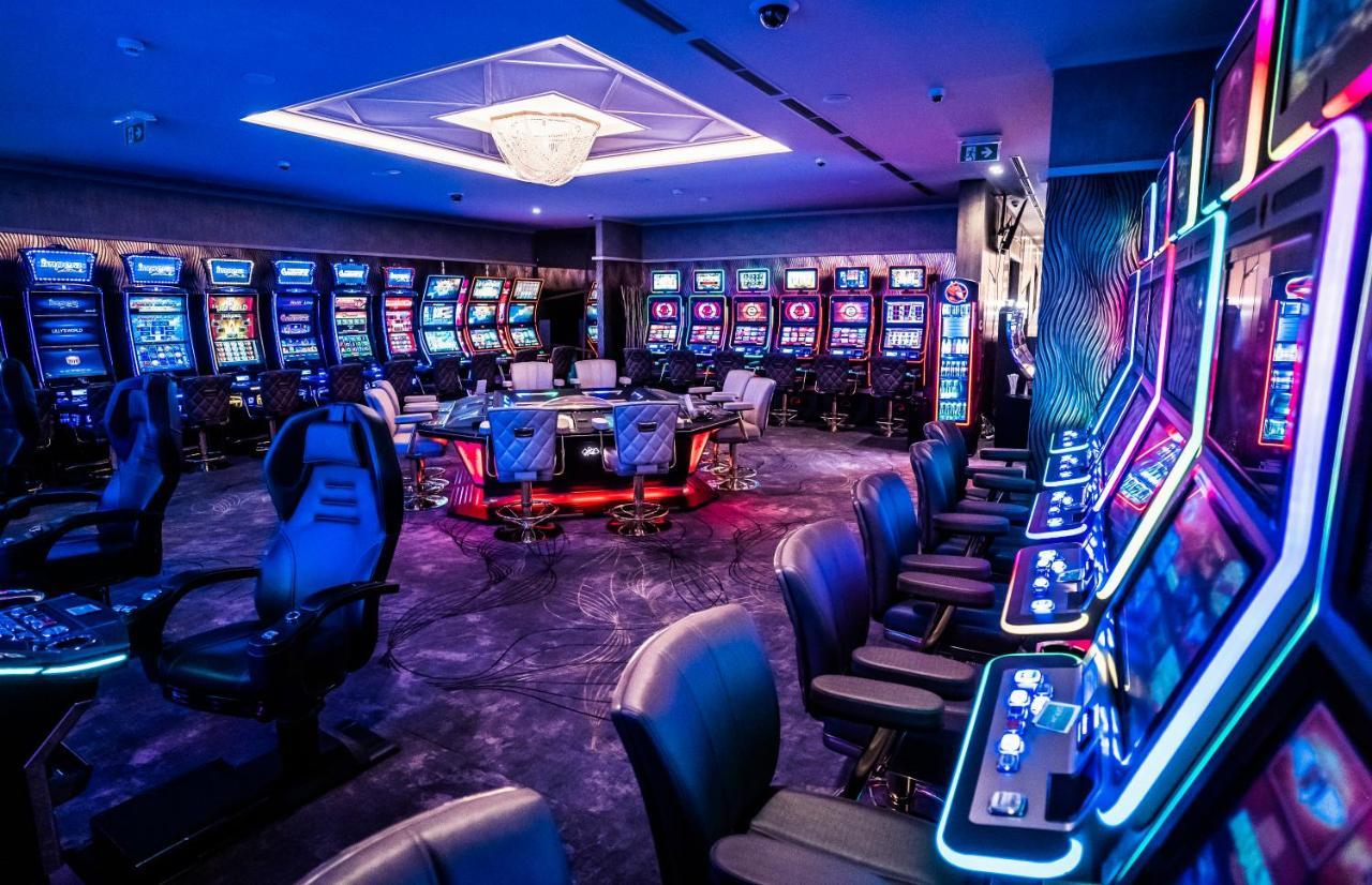 Komárno Hotel Europa מראה חיצוני תמונה