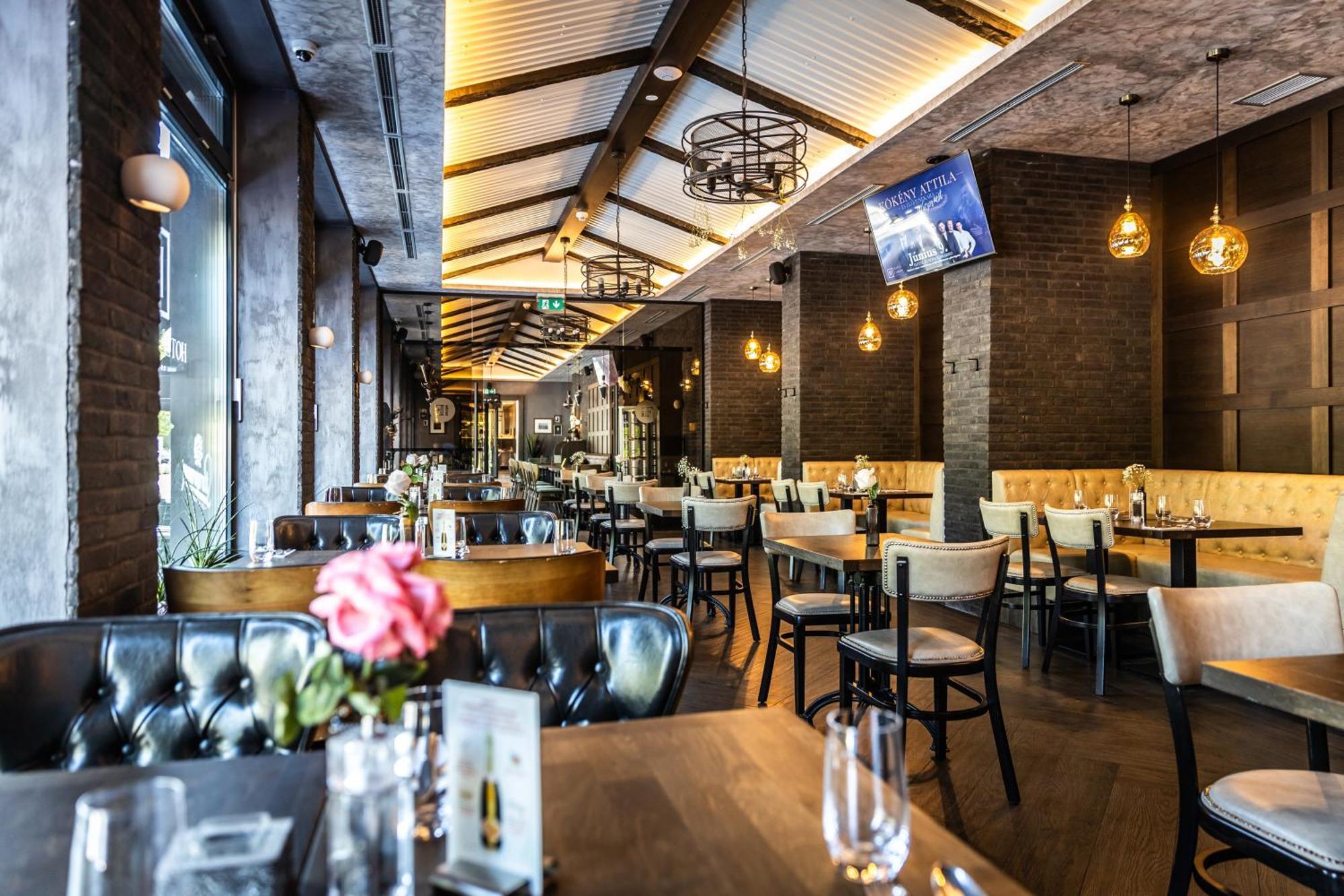 Komárno Hotel Europa מראה חיצוני תמונה