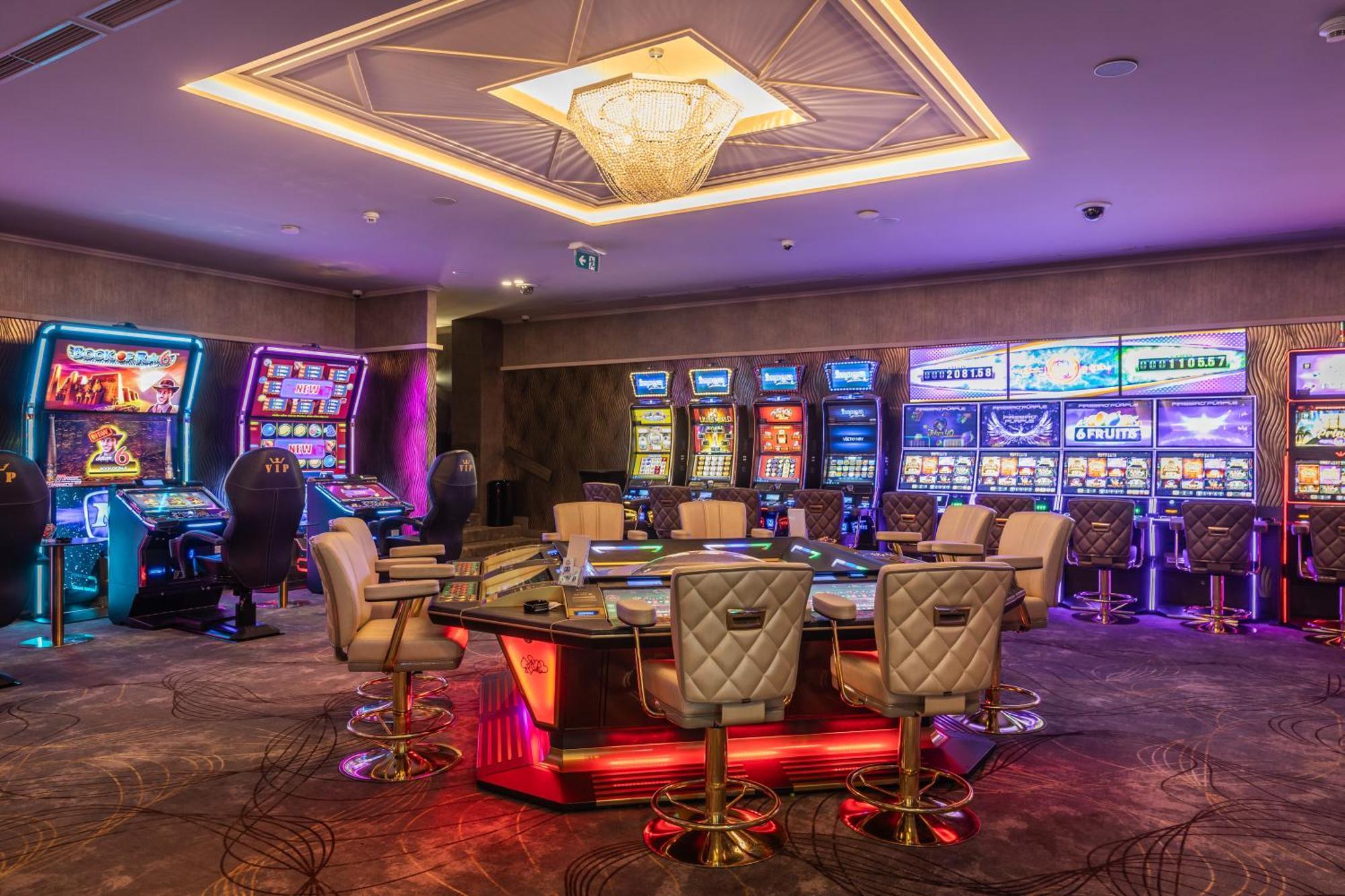 Komárno Hotel Europa מראה חיצוני תמונה