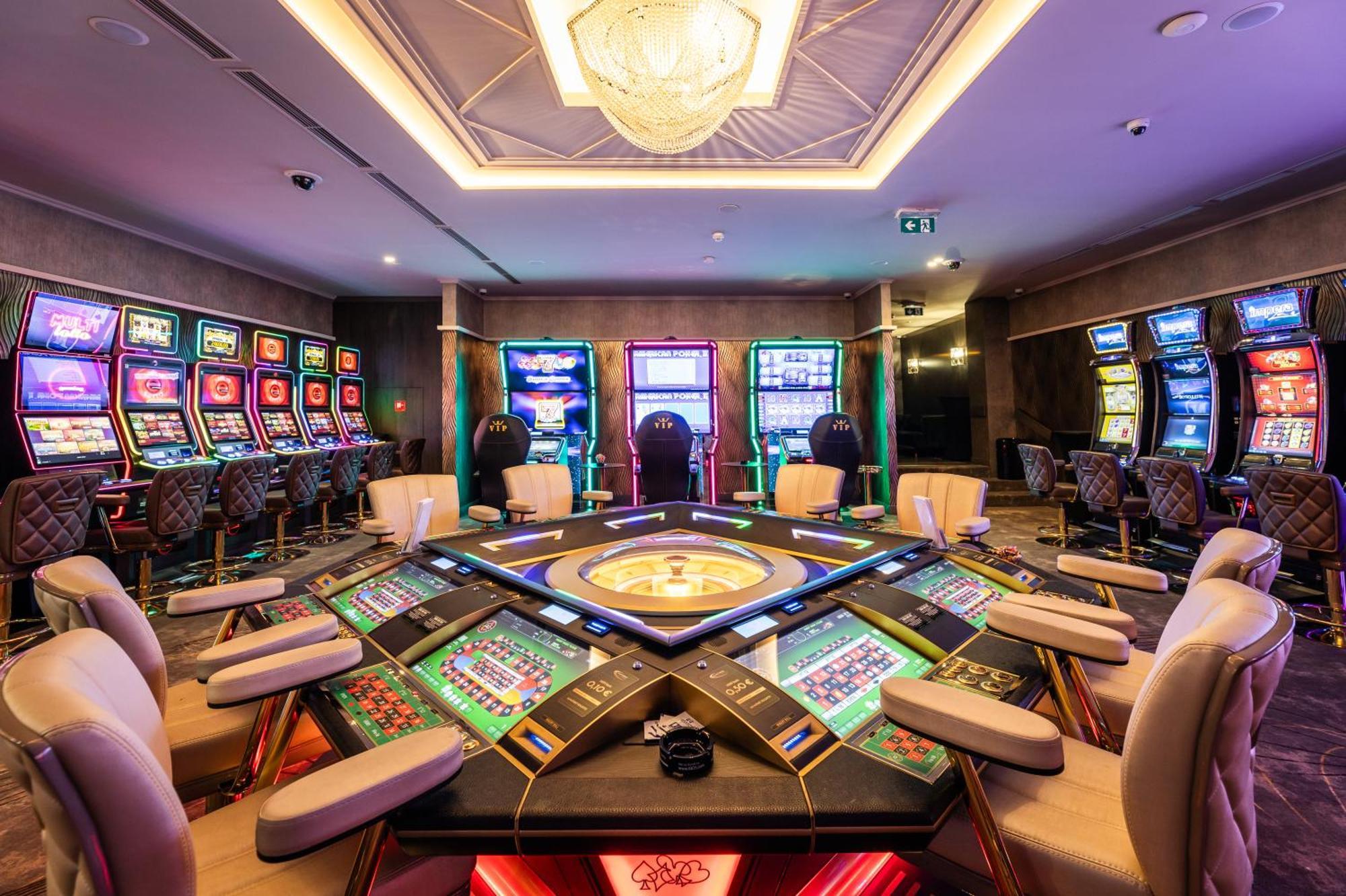 Komárno Hotel Europa מראה חיצוני תמונה