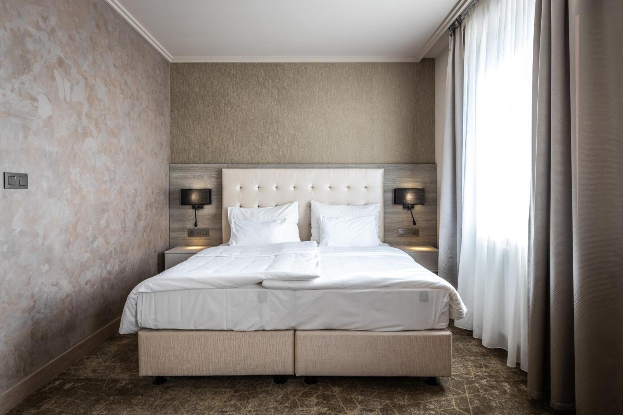 Komárno Hotel Europa מראה חיצוני תמונה