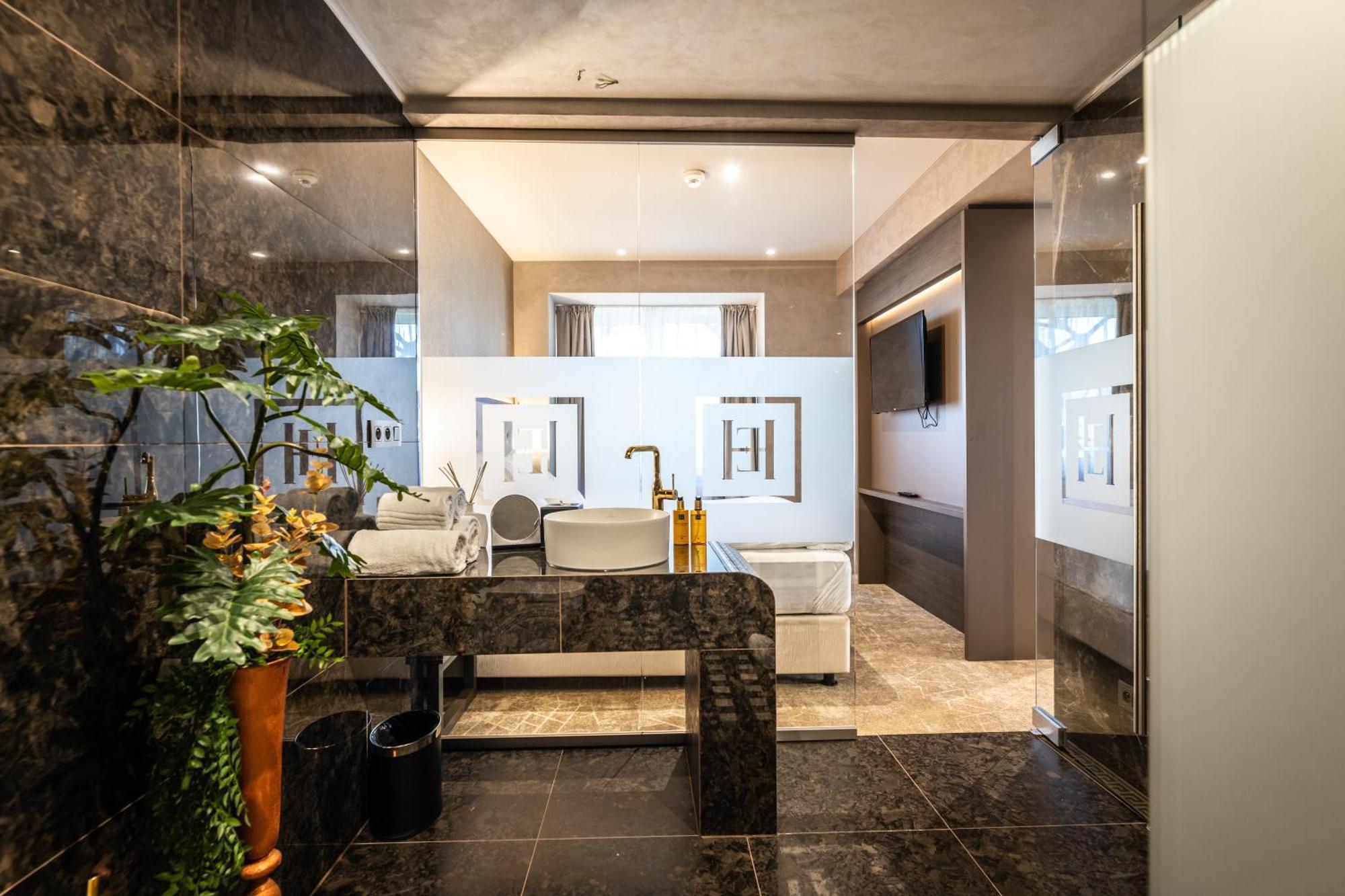 Komárno Hotel Europa מראה חיצוני תמונה