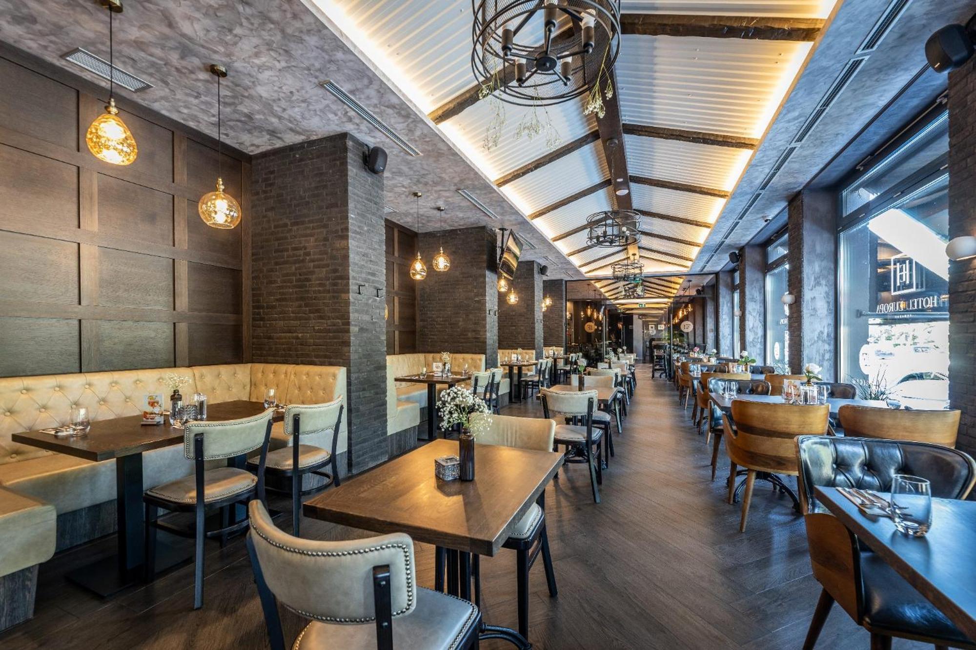 Komárno Hotel Europa מראה חיצוני תמונה