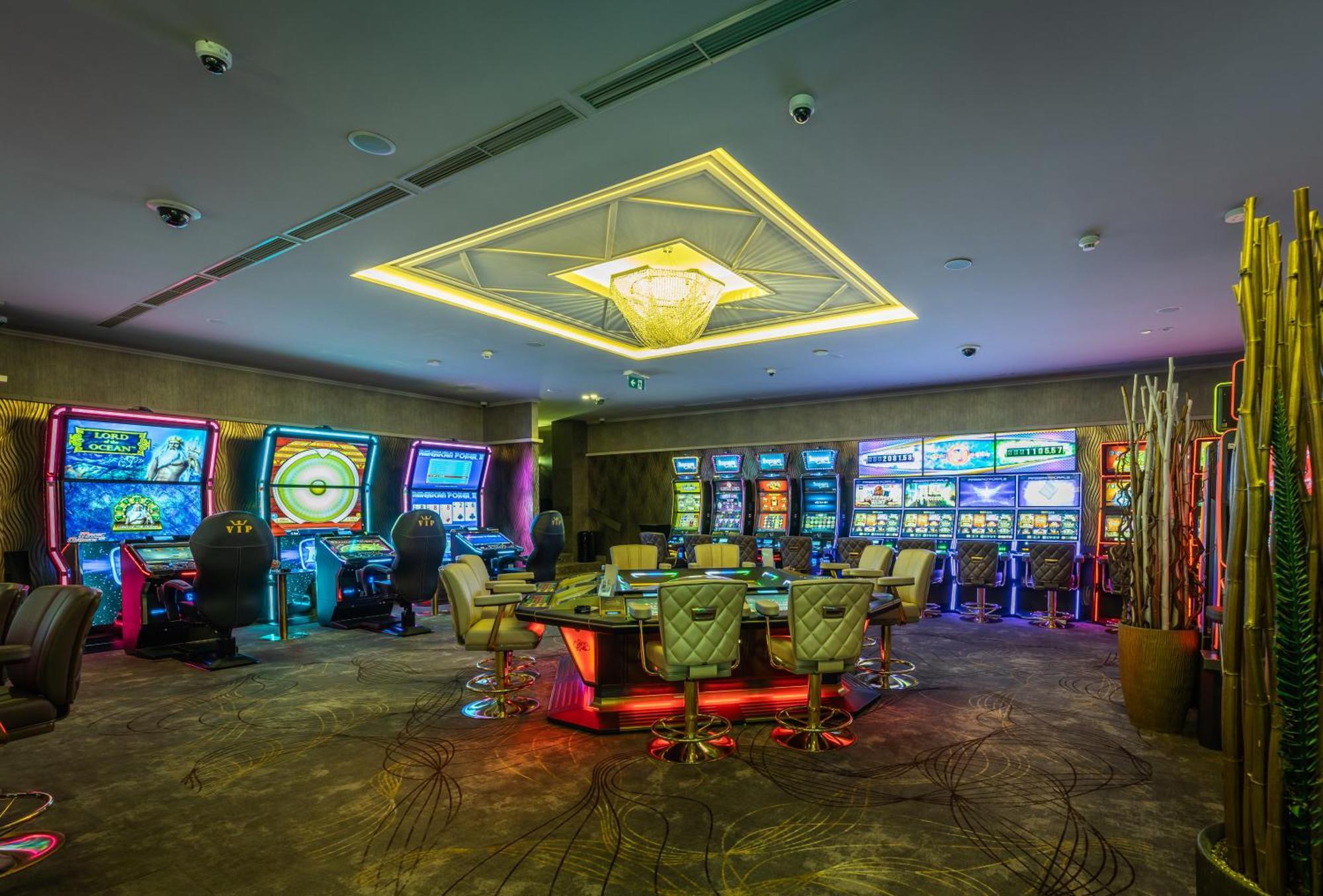 Komárno Hotel Europa מראה חיצוני תמונה